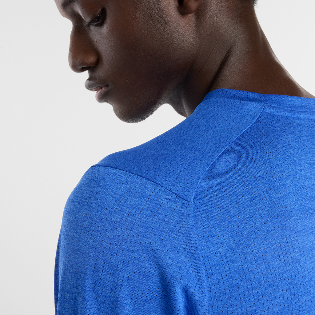 New Balance NB Athletics Run Long Sleeve T-Shirt in BLAU