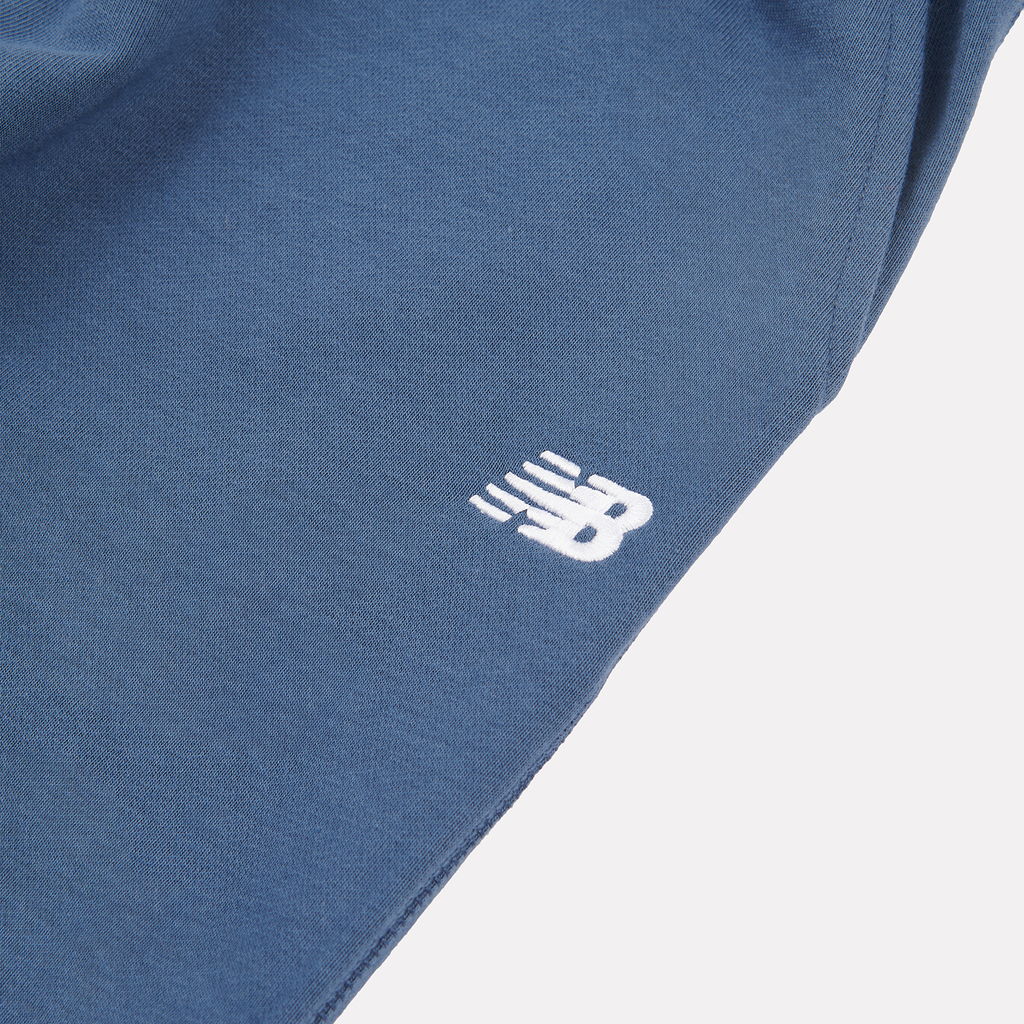 New Balance G New Balance French Terry Small Logo Jogger in BLAU