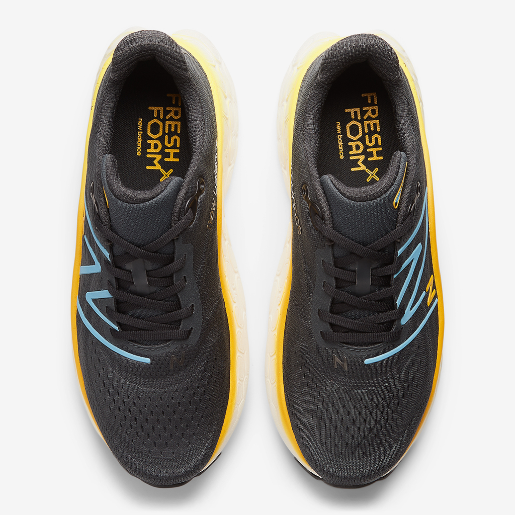 New Balance M More v4 Laufschuhe in SCHWARZ