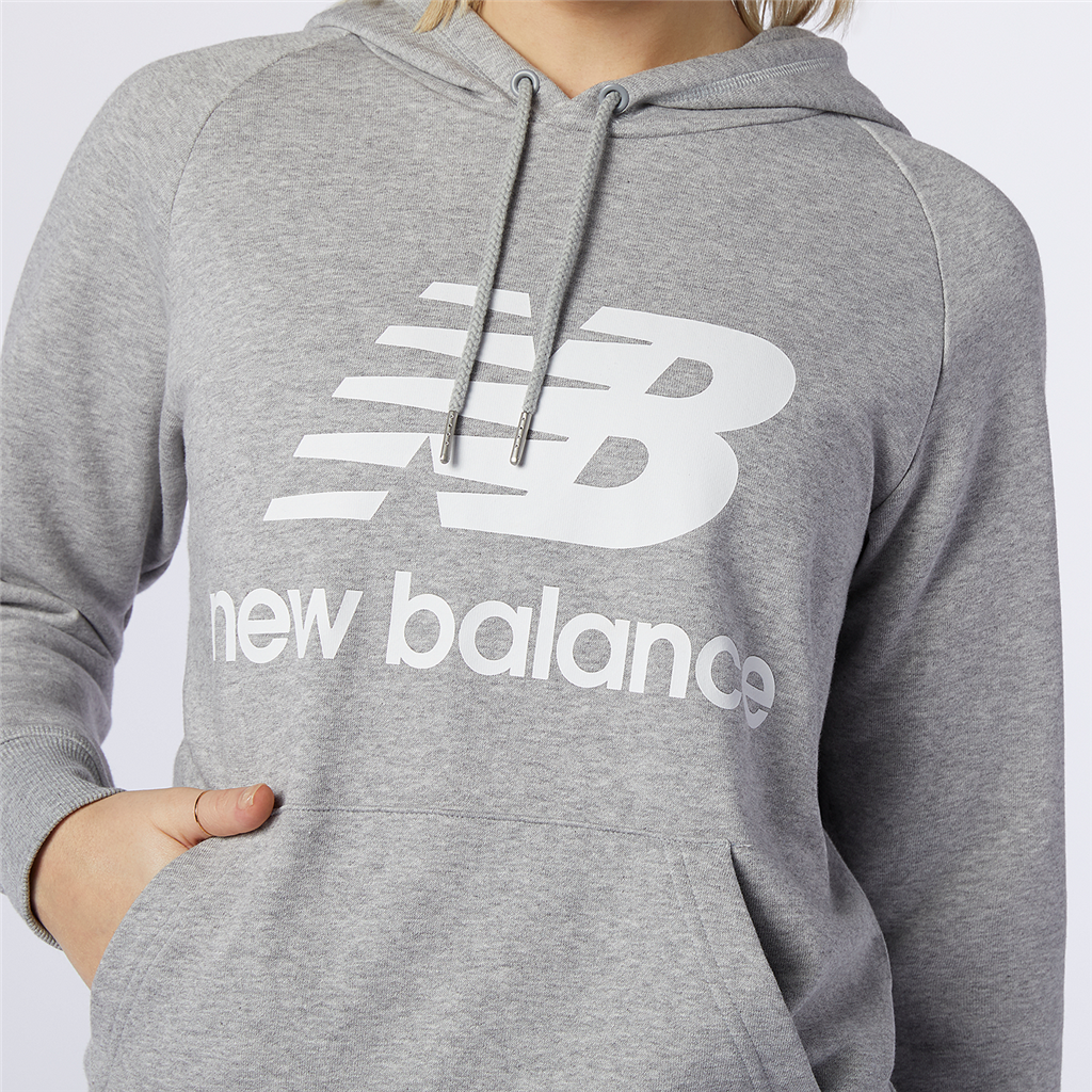 New Balance W Essentials Stacked Logo PO Hoodie in GRAU