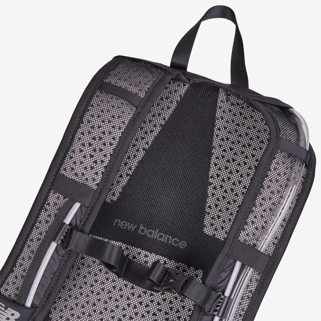 New Balance Performance 4L Hydration Backpack in SCHWARZ