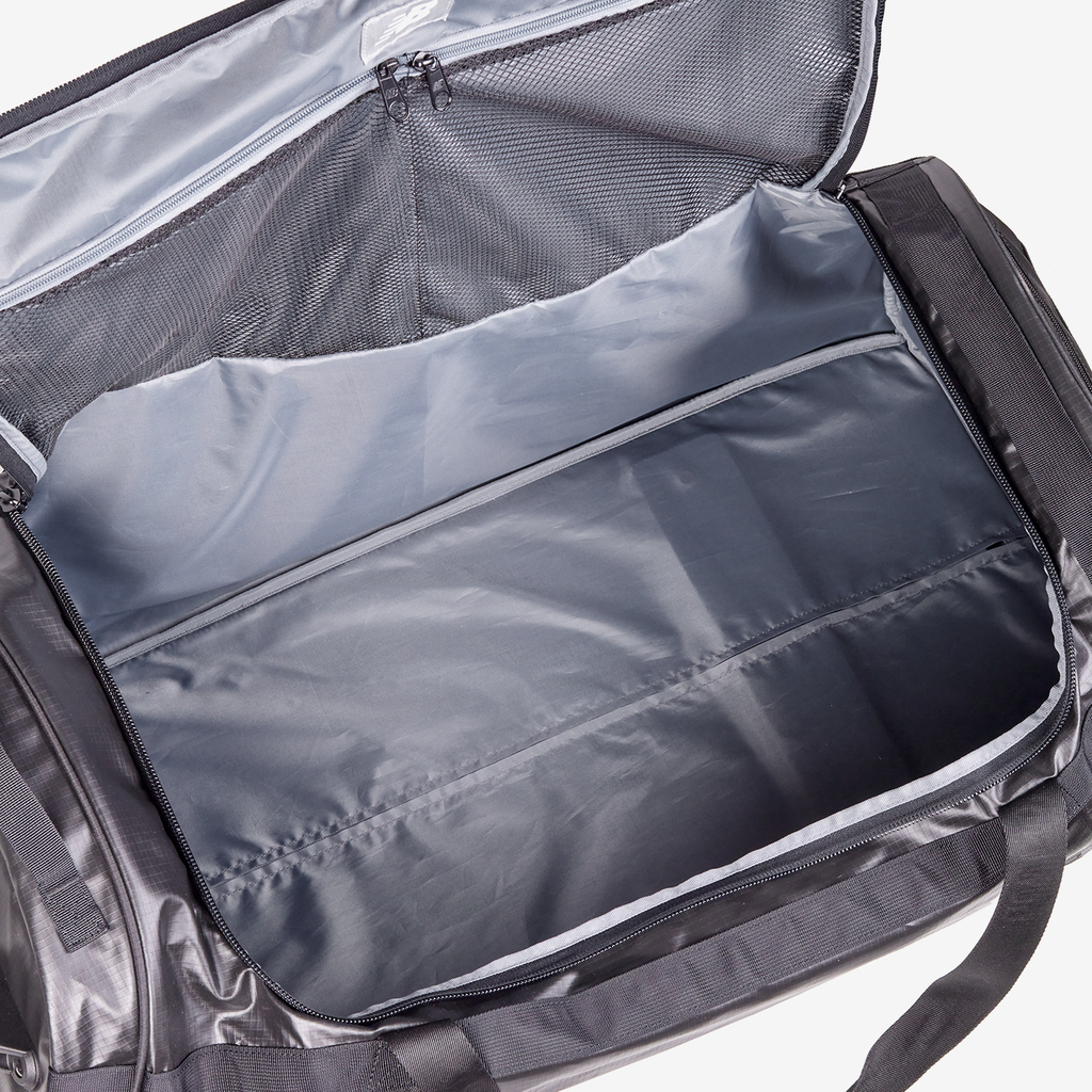 New Balance Pro Players Wheel Duffle in SCHWARZ