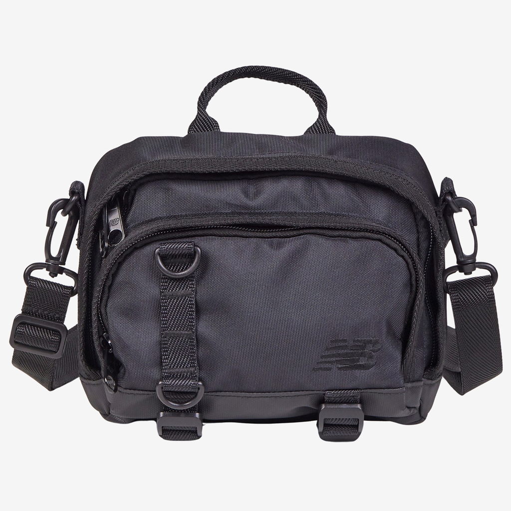 New Balance Athletics Sling Bag in SCHWARZ