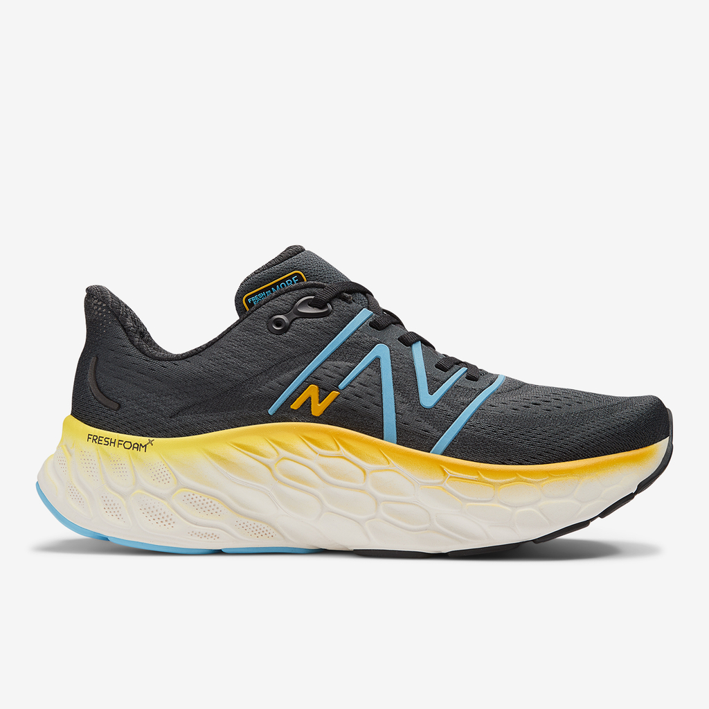 New Balance M More v4 Laufschuhe in SCHWARZ