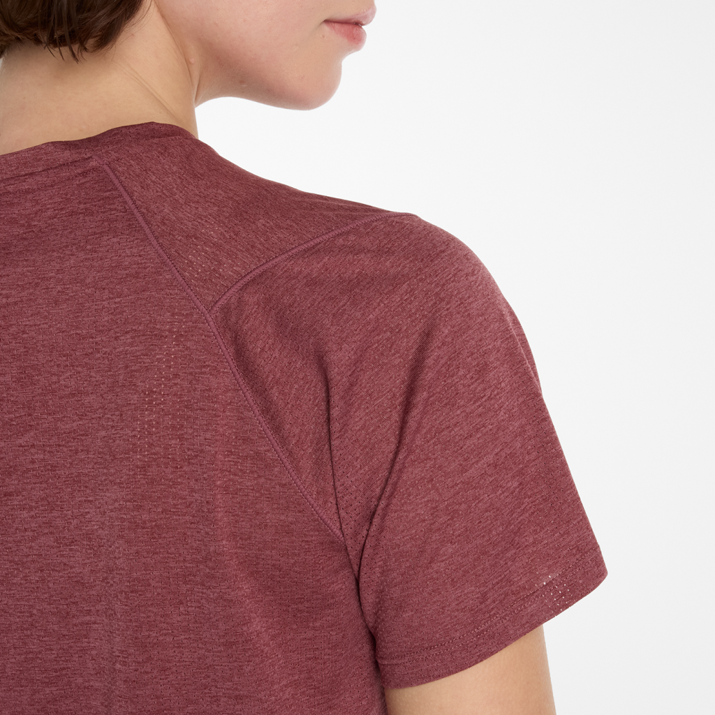 New Balance W NB Athletics Short Sleeve in ROT
