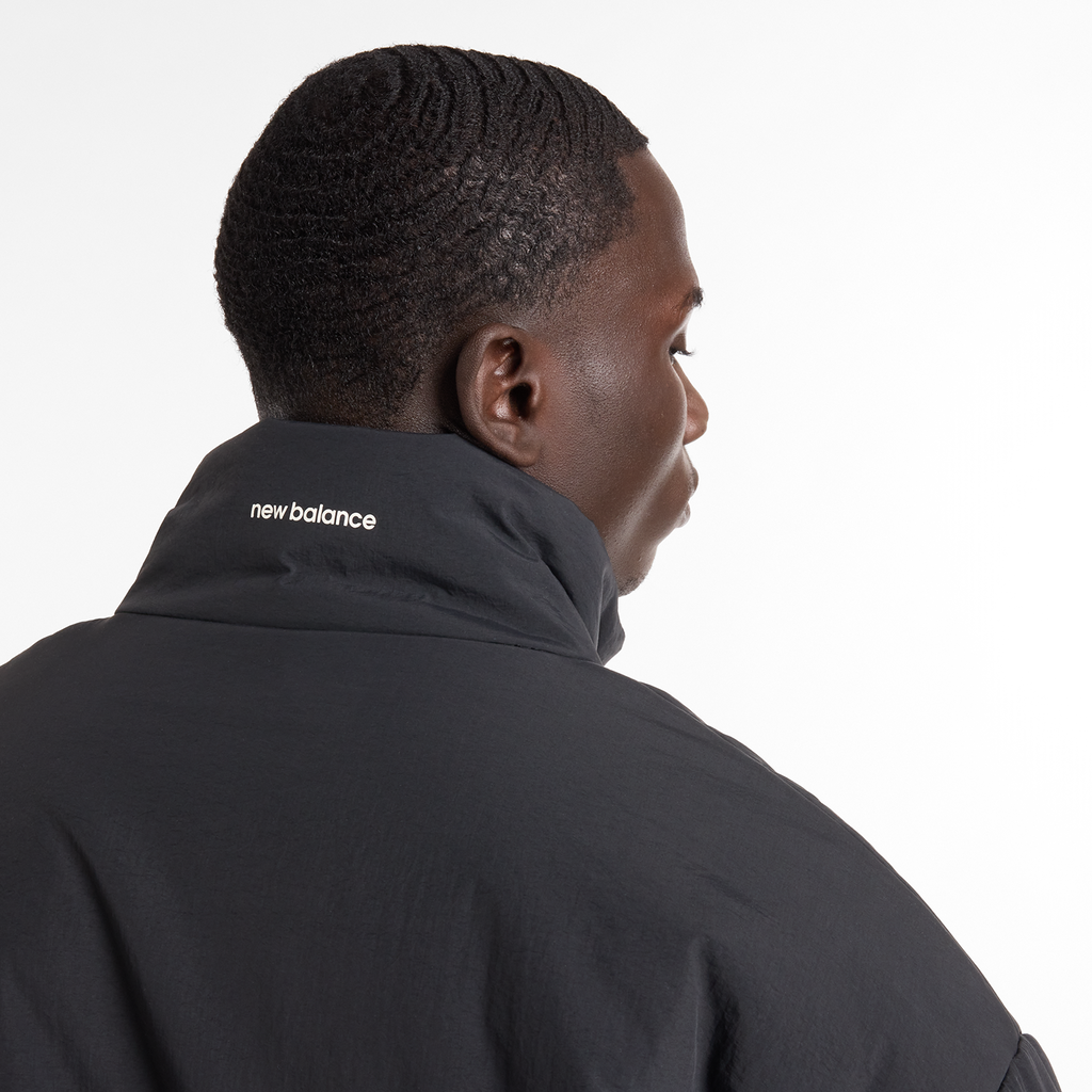 New Balance Hoops Puffer in SCHWARZ
