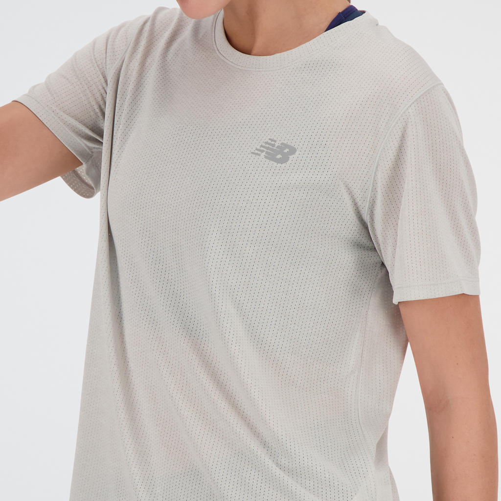 New Balance W NB Athletics Short Sleeve in GRAU