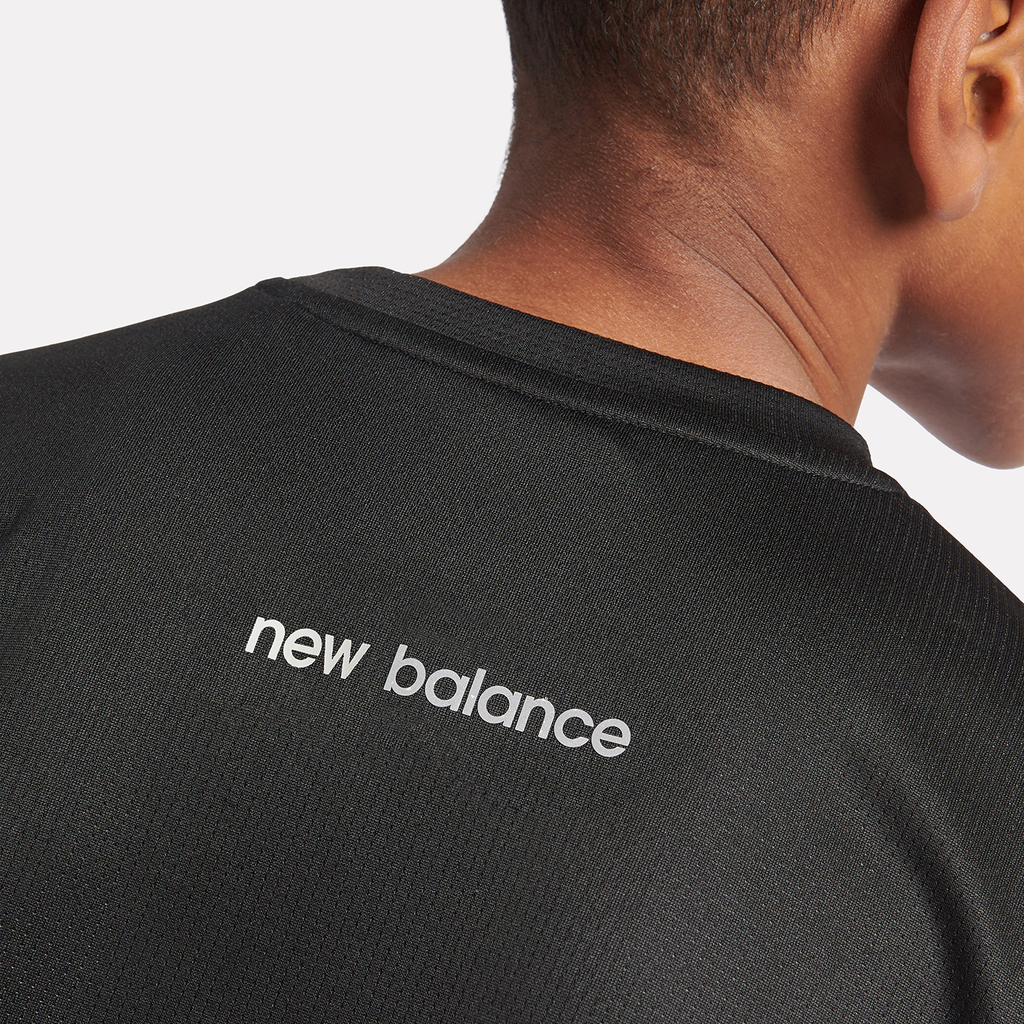 New Balance B NB Reflective Flying NB Tee in SCHWARZ