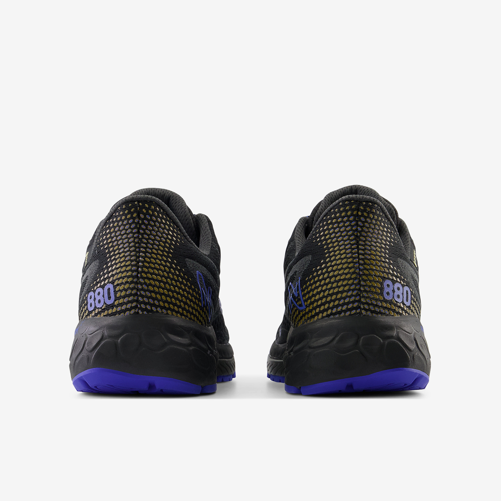 New Balance M 880 GTX v13 Laufschuhe in SCHWARZ