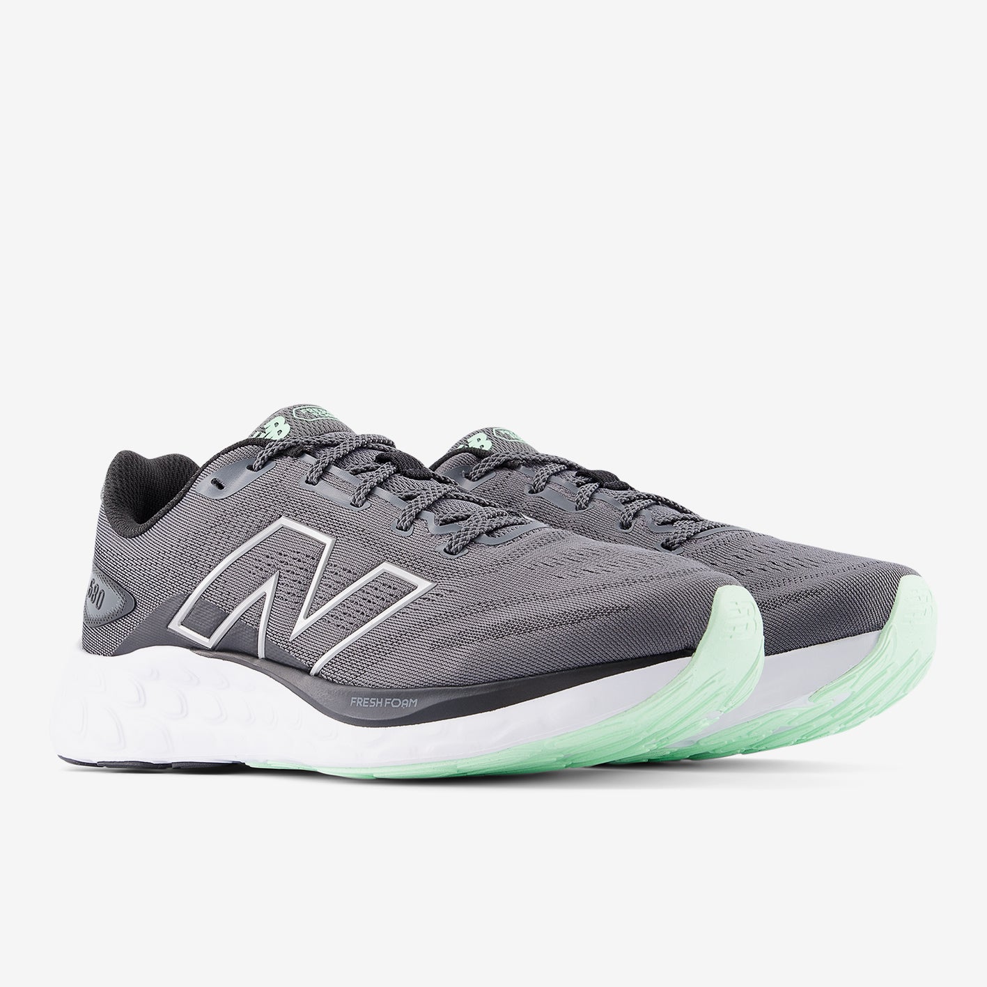 M 680 v8 Chaussures de course