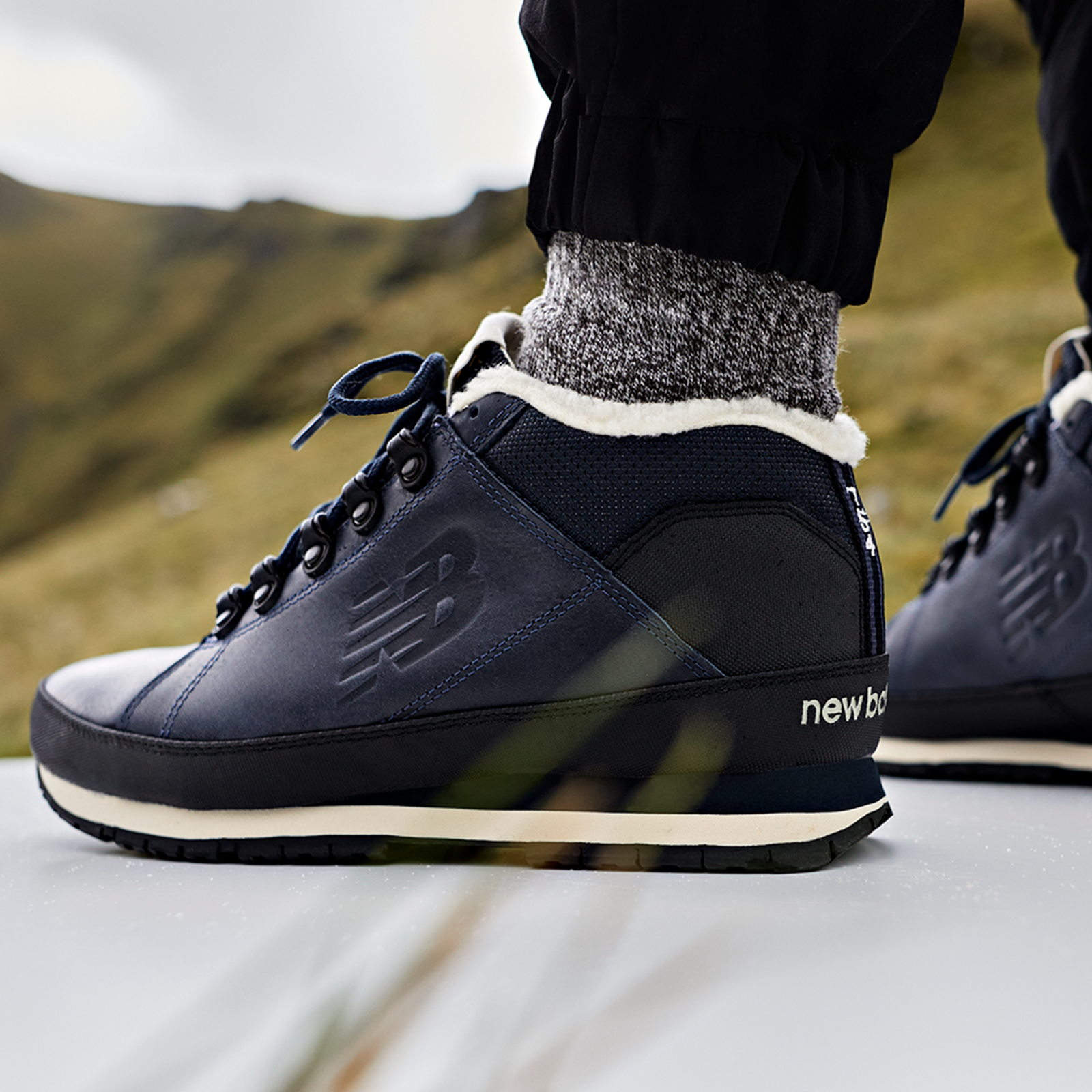 New Balance 754 Insulated in BLAU