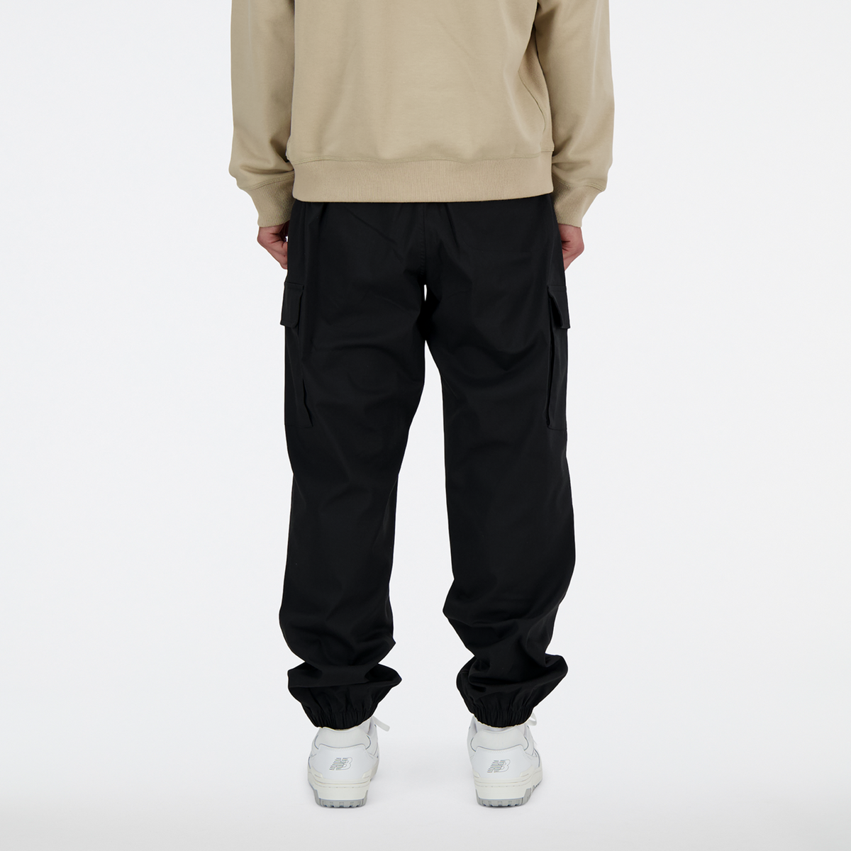 New Balance Twill Cargo Jogger in SCHWARZ