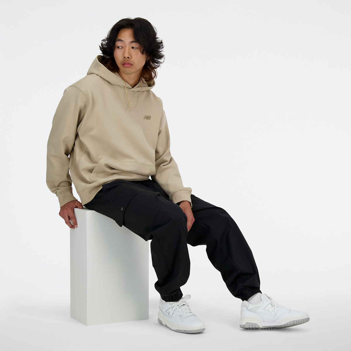 New Balance Twill Cargo Jogger in SCHWARZ
