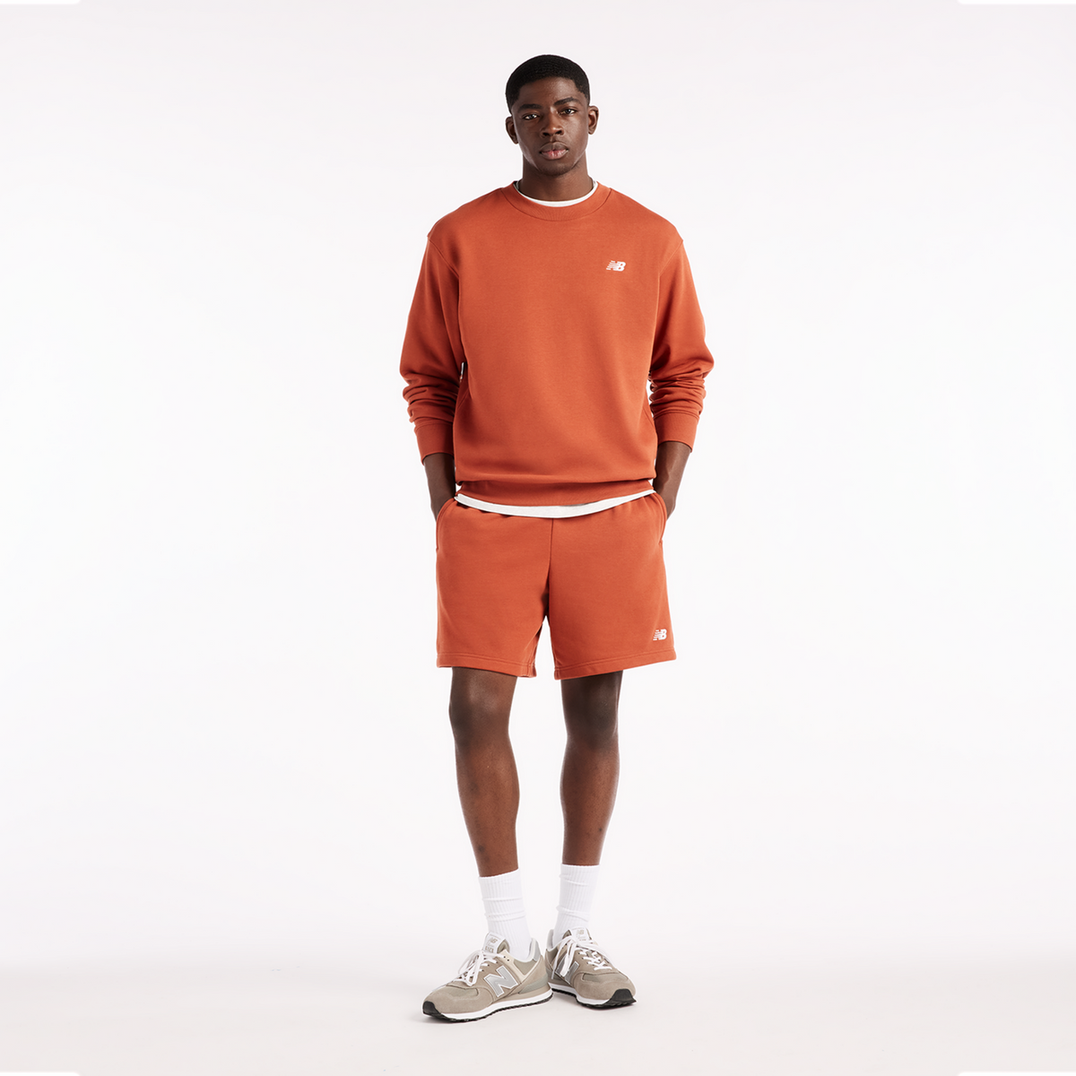 New Balance Sport Essentials Small Logo French Terry Crew in ROT
