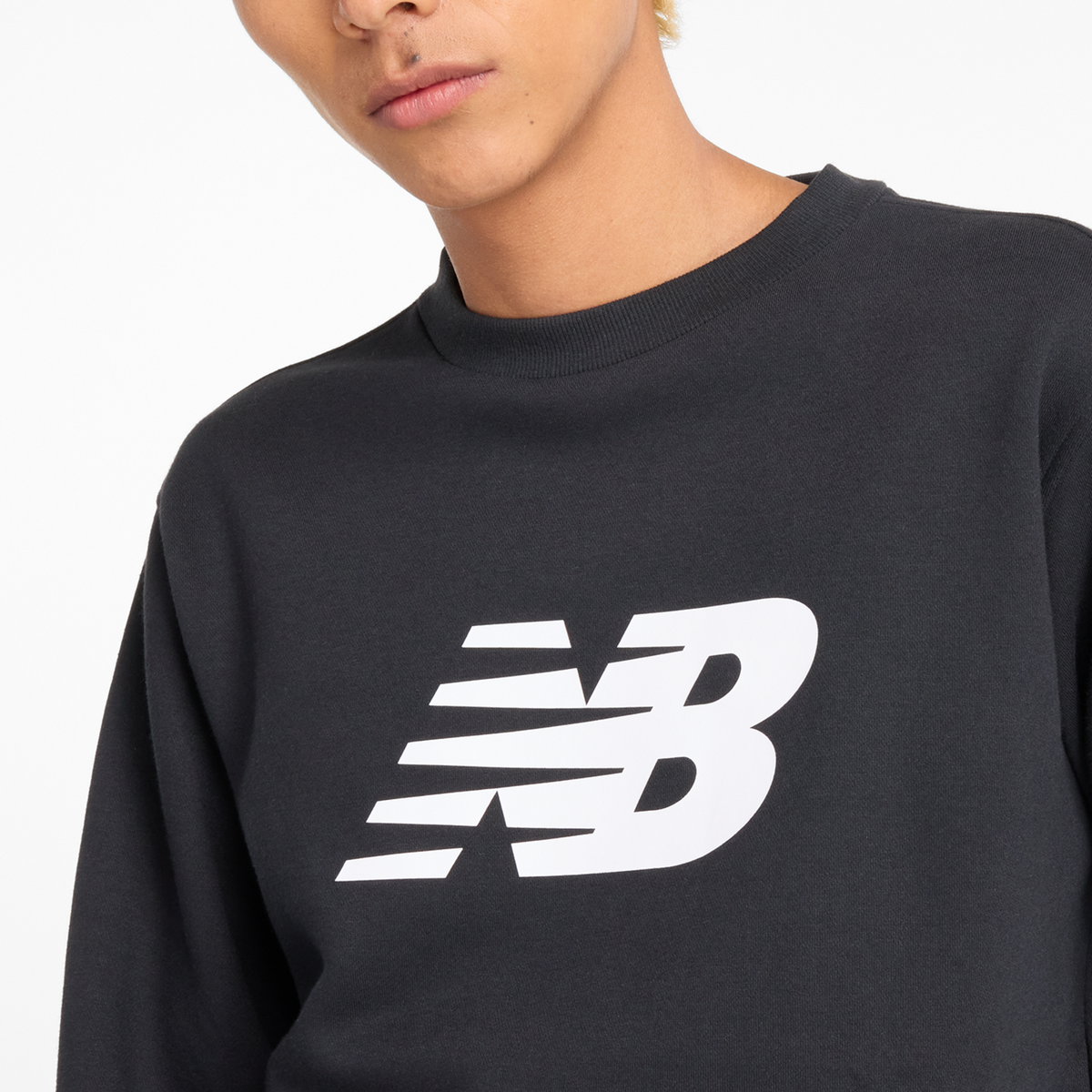 New Balance Sport Core Brushed Crew in SCHWARZ
