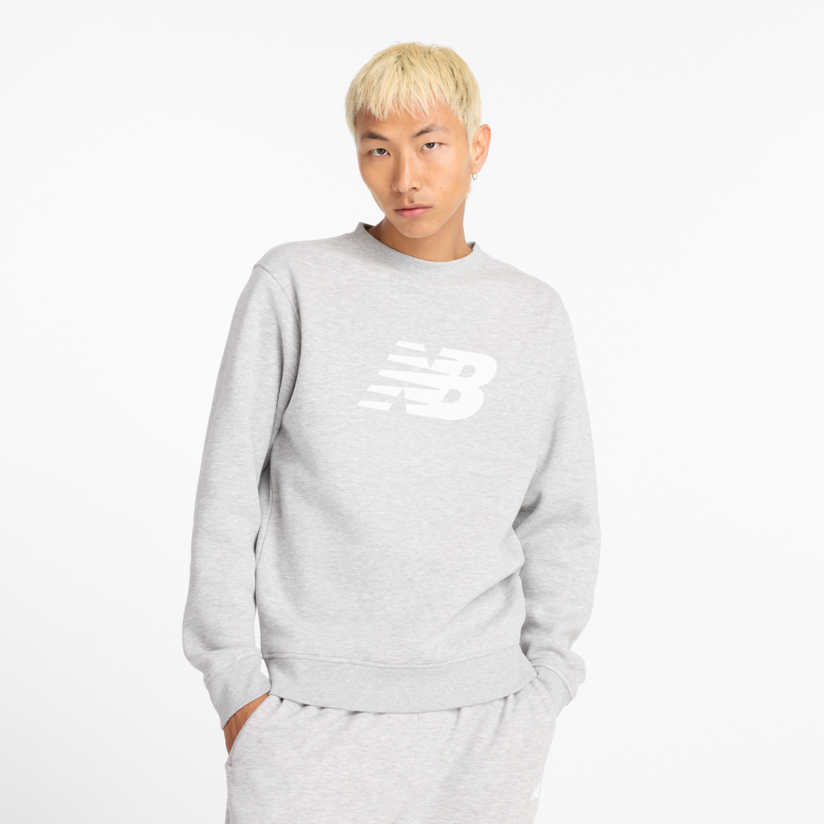 New Balance Sport Core Brushed Crew in GRAU