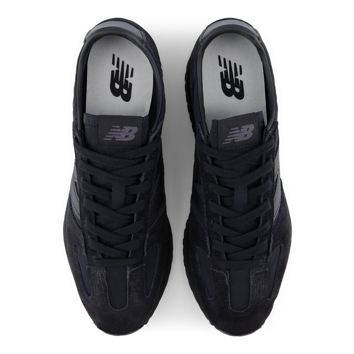 New Balance 471 Seasonal Staple in SCHWARZ