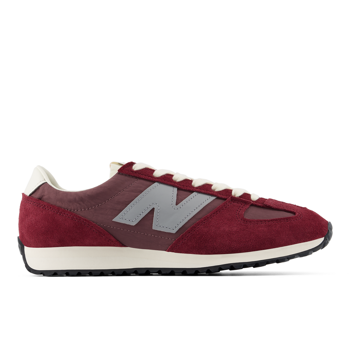 New Balance 471 Seasonal Staple in ROT