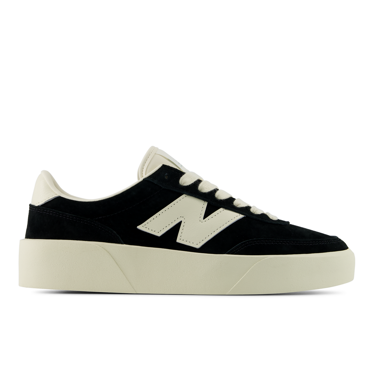 New Balance 750 Seasonal in SCHWARZ