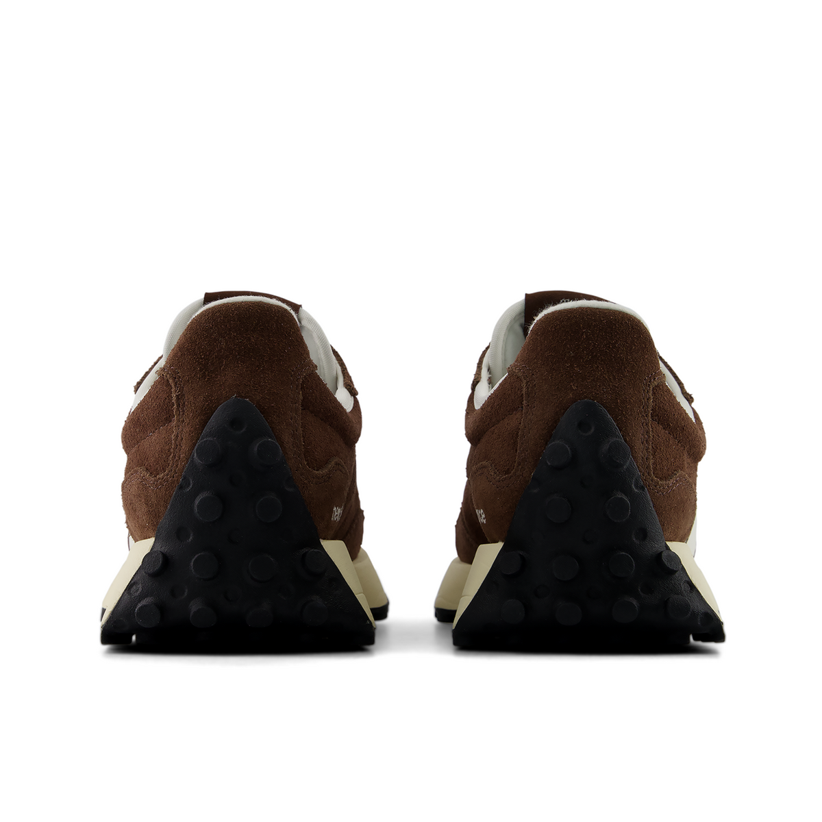 New Balance 327 Suede in BRAUN