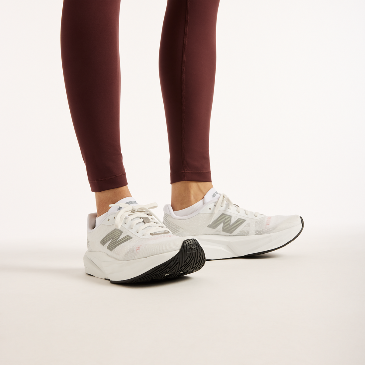 New Balance W NB Sleek Pocket High Rise Legging 27" in ROT