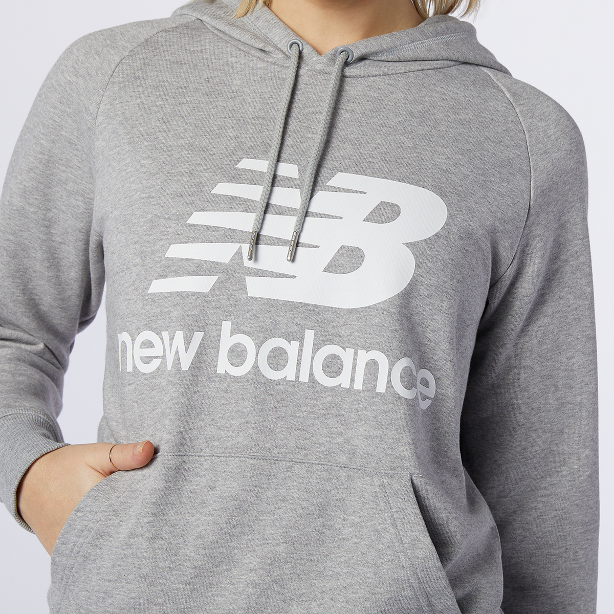 New Balance W Essentials Stacked Logo PO Hoodie in GRAU