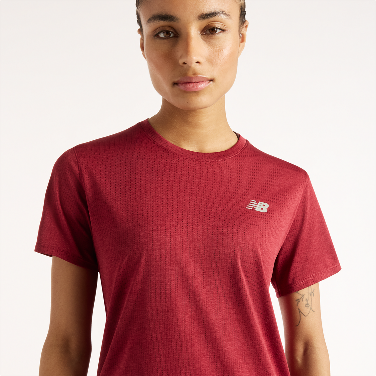 New Balance W NB Athletics Short Sleeve in ROT