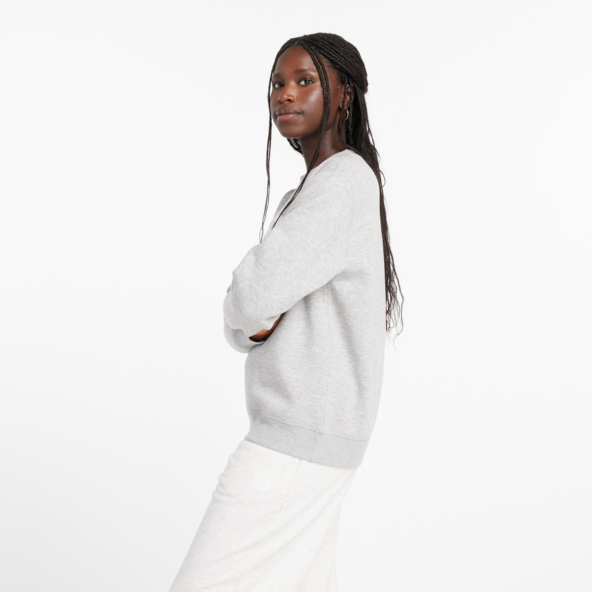New Balance W Sport Fleece Logo Crew in GRAU