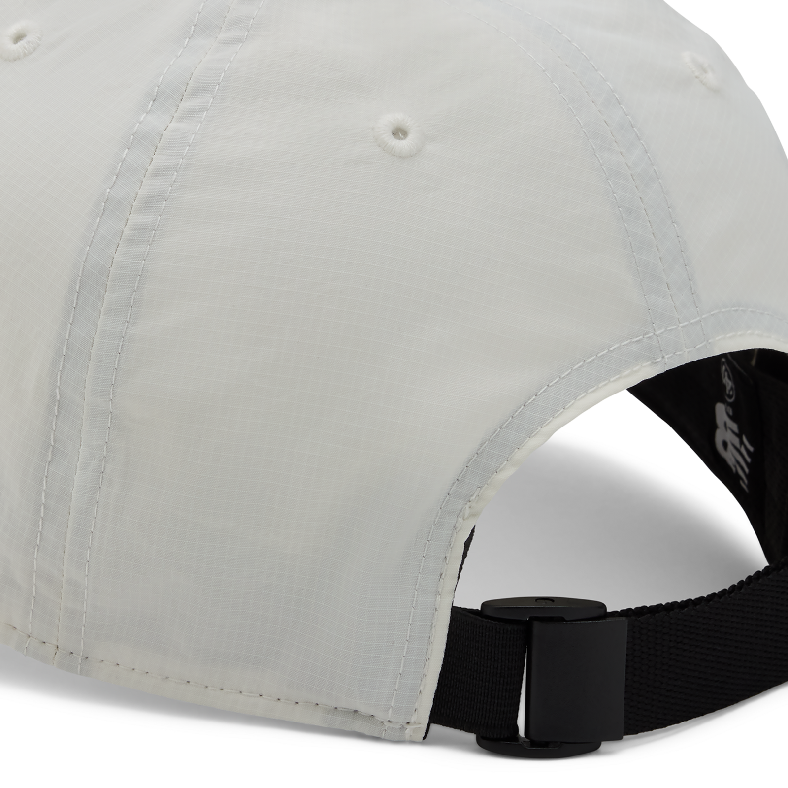 New Balance '47 Clean Up Run Hat in WEISS