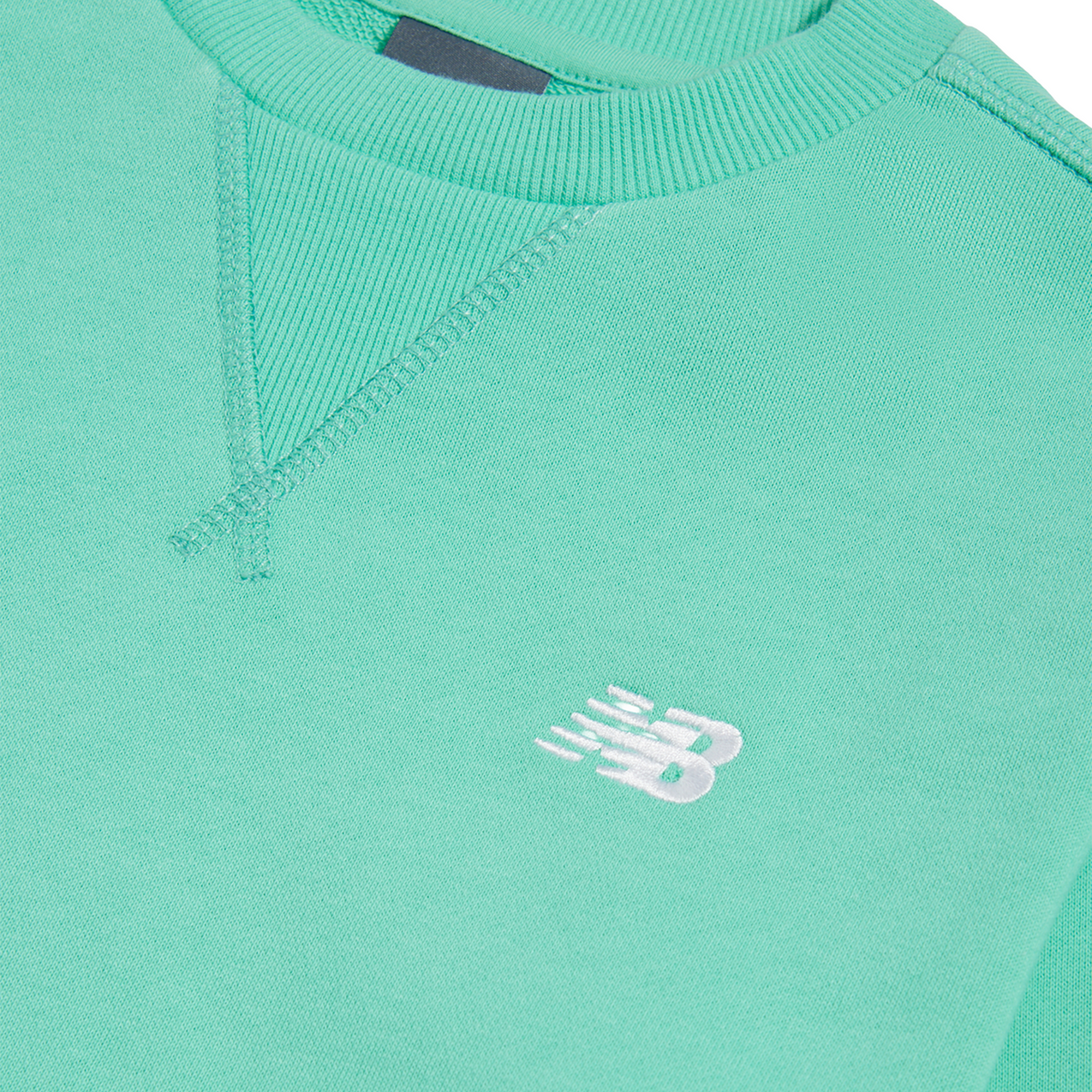 New Balance B New Balance French Terry Small Logo Crew in GRÜN