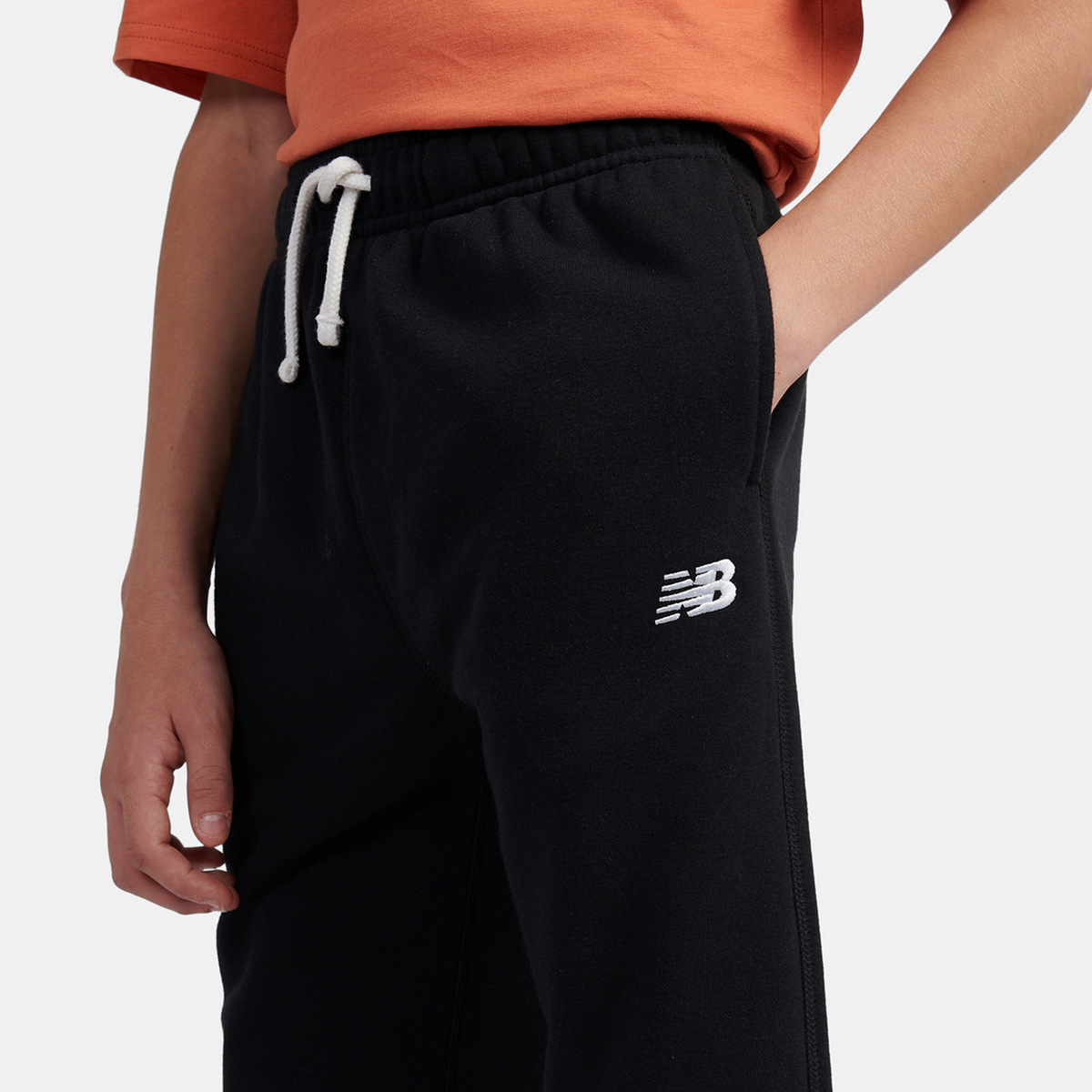 New Balance B New Balance French Terry Small Logo Jogger in SCHWARZ