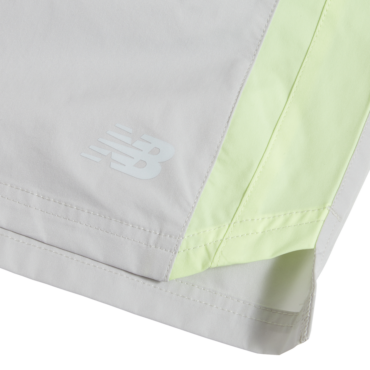 New Balance B NB Athletics Short in GRAU