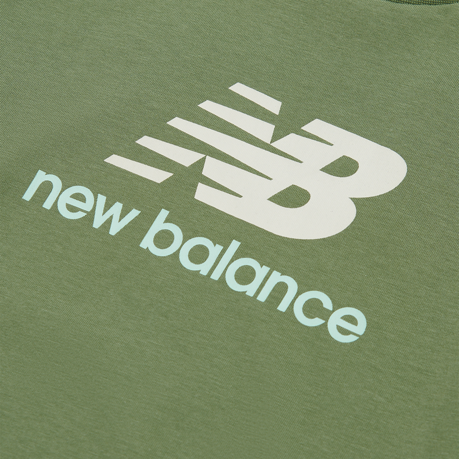 New Balance B NEW BALANCE JERSEY STACKED LOGO TEE in GRÜN