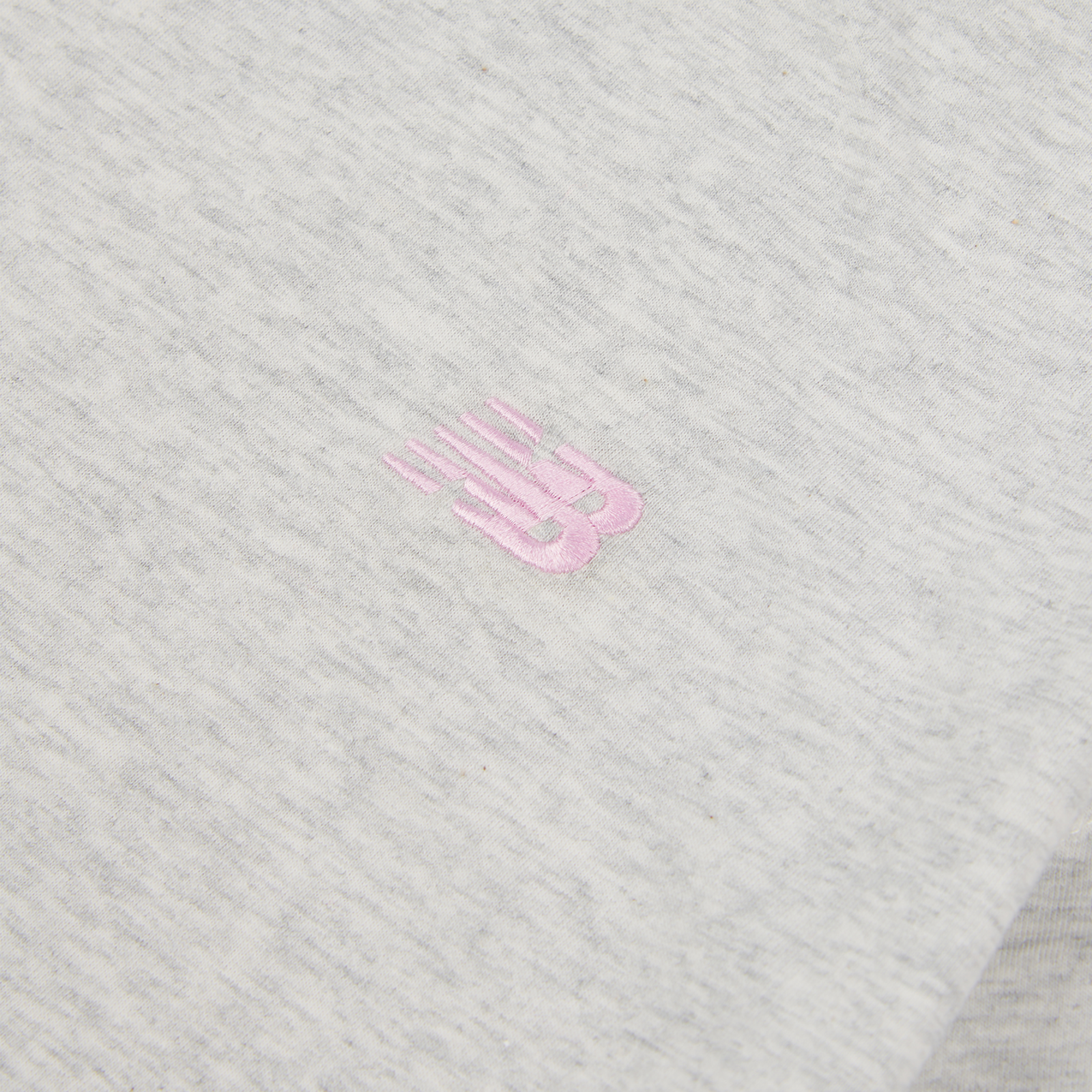 New Balance G New Balance Jersey Small Logo Tee in GRAU