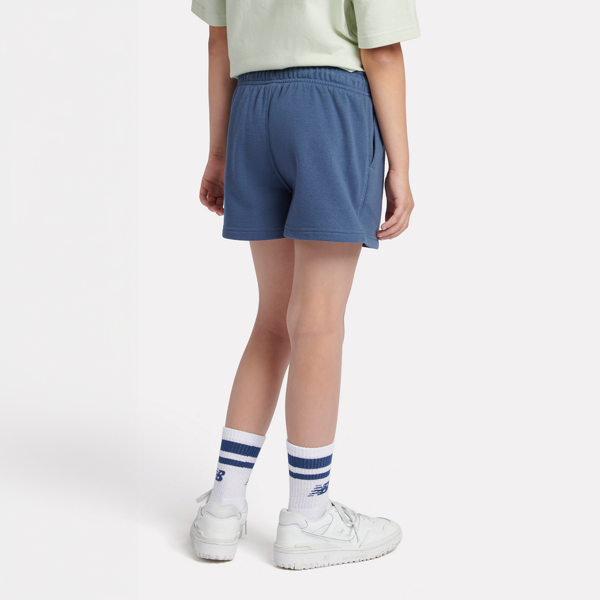 New Balance G New Balance French Terry Small Logo Short in BLAU
