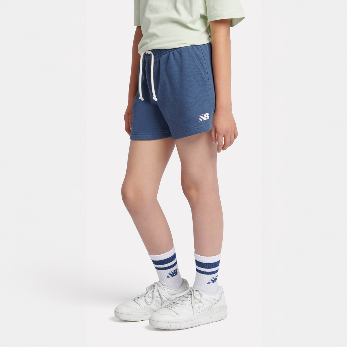 New Balance G New Balance French Terry Small Logo Short in BLAU