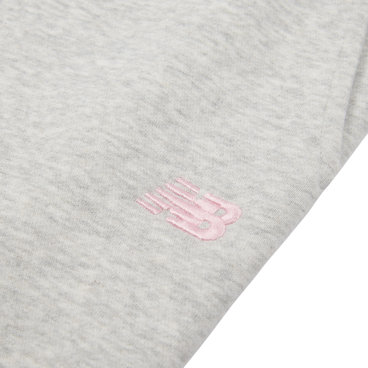New Balance G New Balance French Terry Small Logo Jogger in GRAU