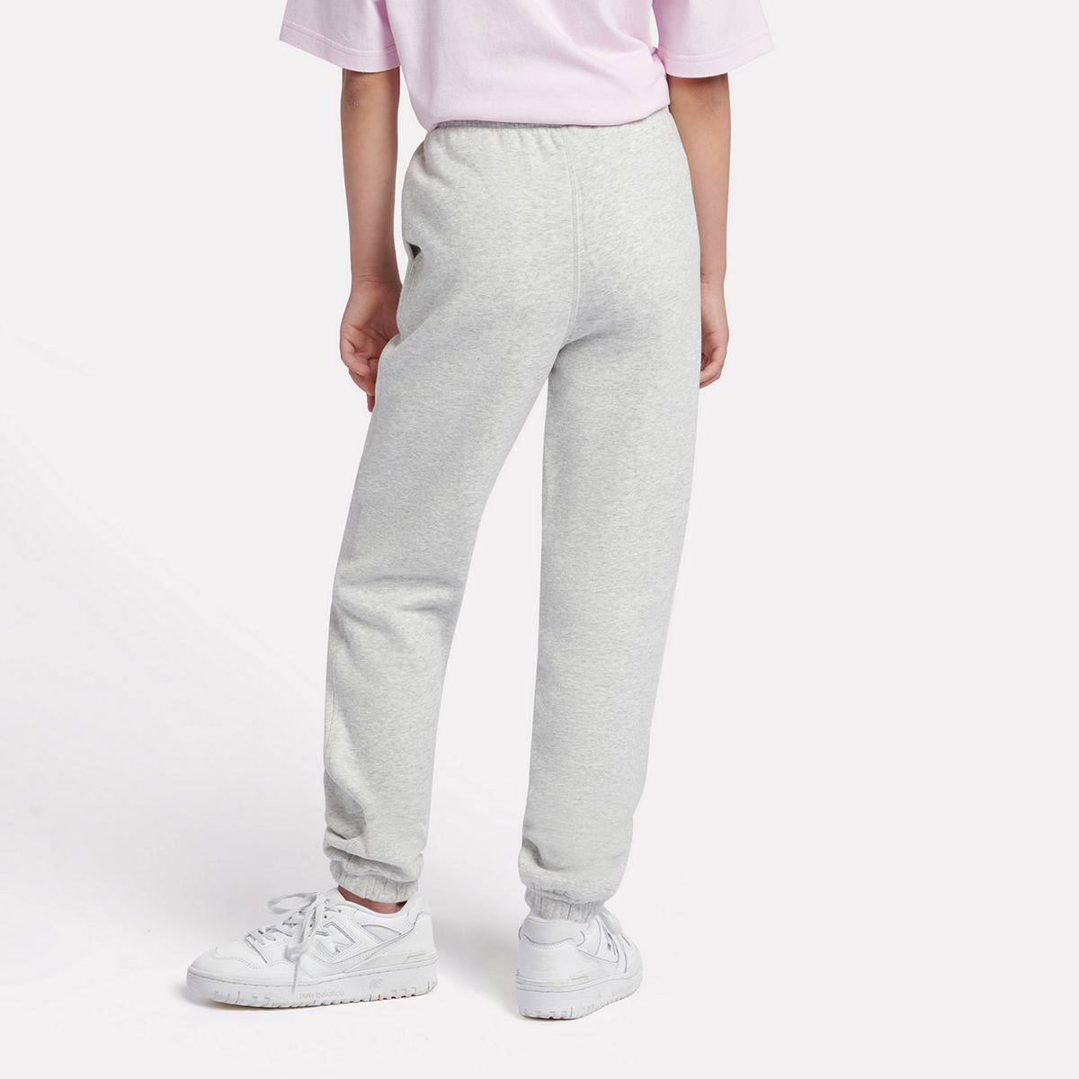 New Balance G New Balance French Terry Small Logo Jogger in GRAU