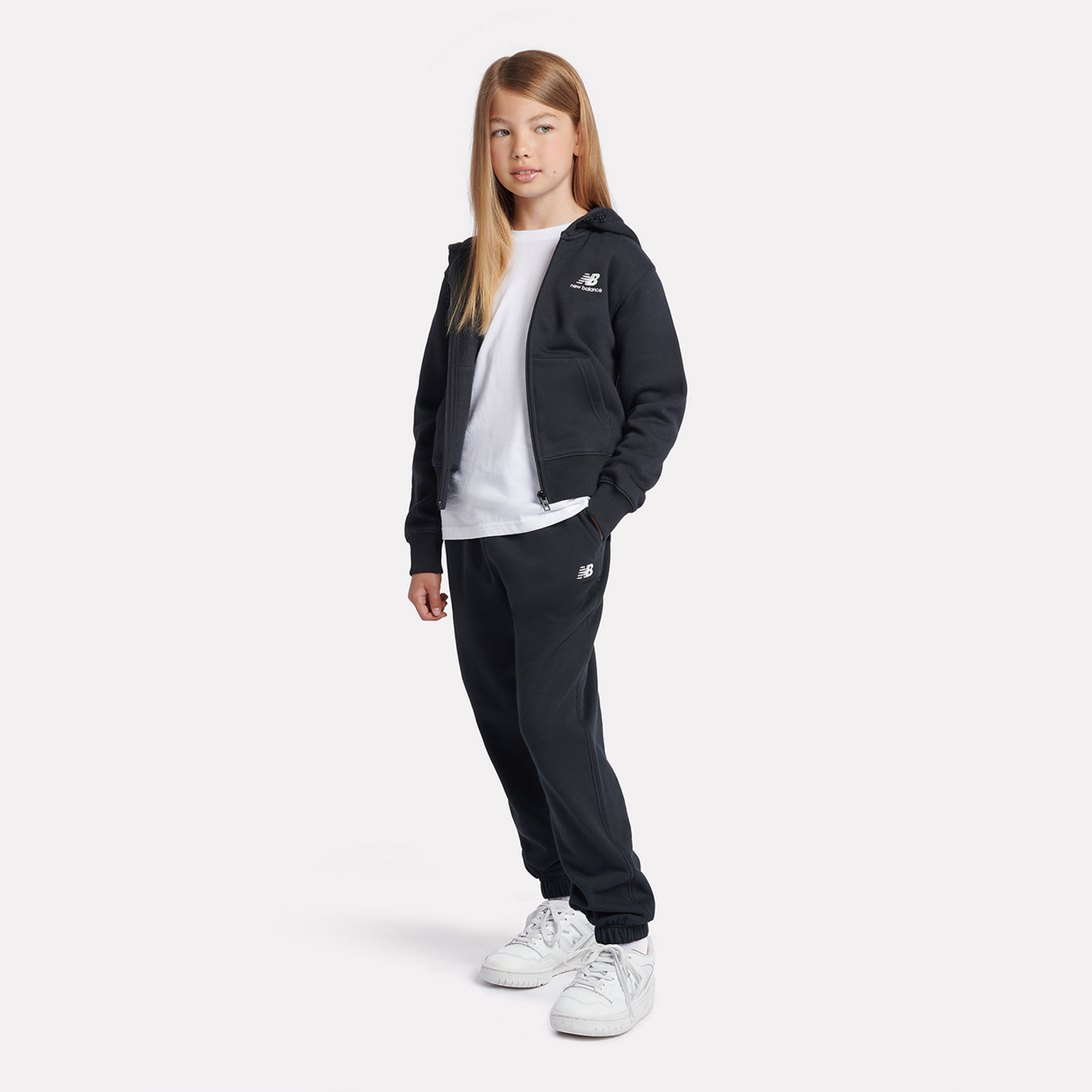 New Balance G New Balance French Terry Small Logo Jogger in SCHWARZ