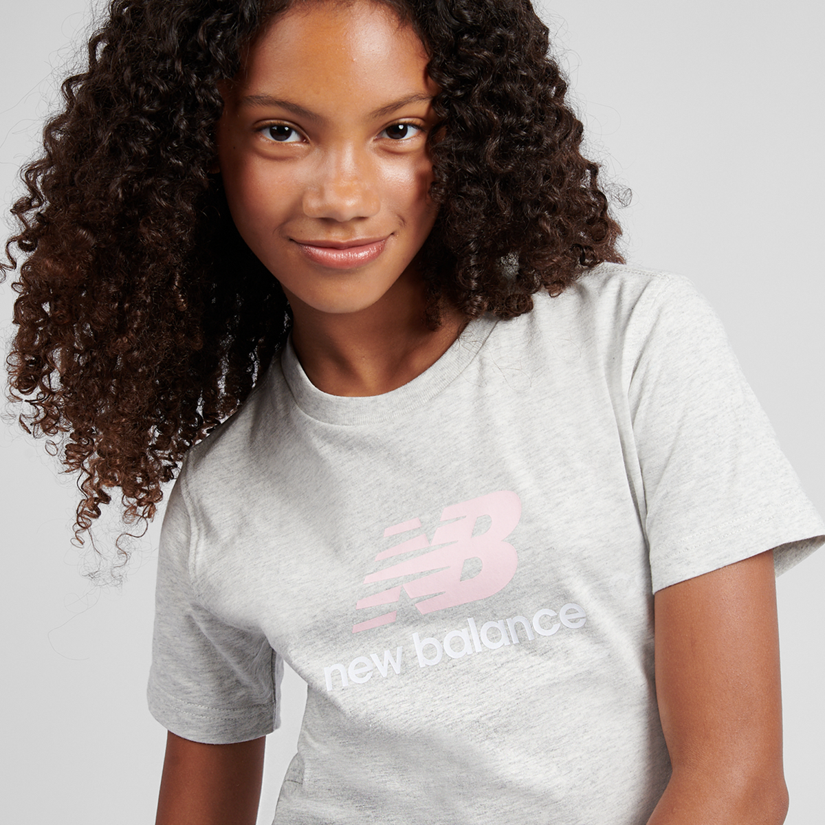 New Balance G NEW BALANCE JERSEY STACKED LOGO TEE in