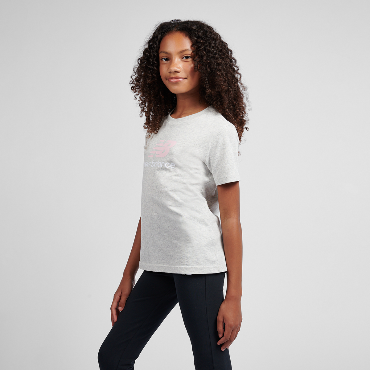 New Balance G NEW BALANCE JERSEY STACKED LOGO TEE in