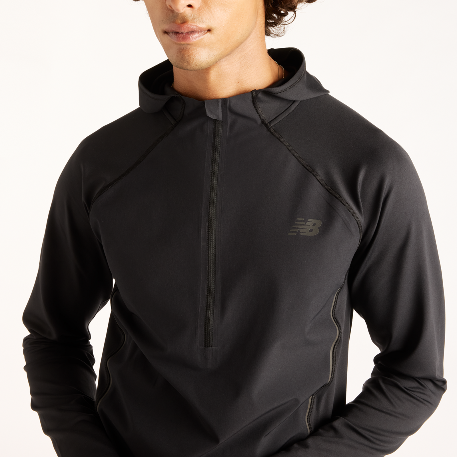 New Balance Reflective Run Hoodie in SCHWARZ