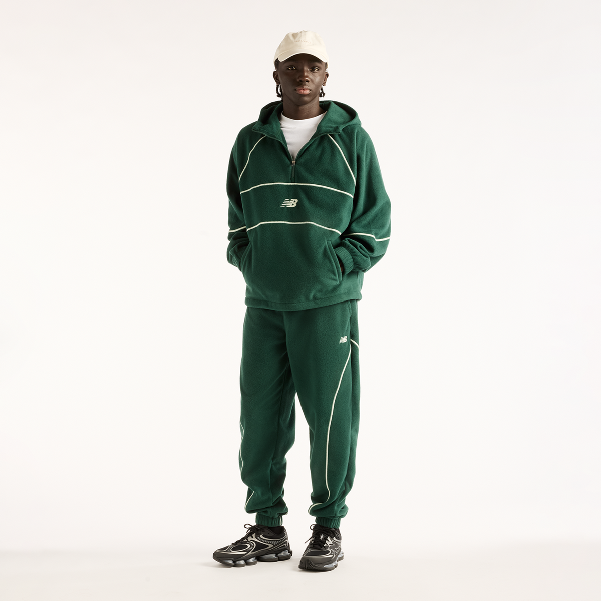 New Balance Trackside Polar Fleece Hoodie in GRÜN