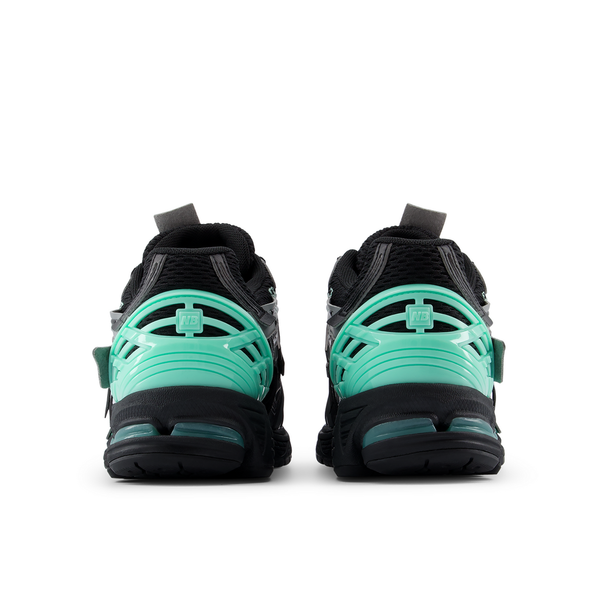 New Balance 1906A Explosion in SCHWARZ