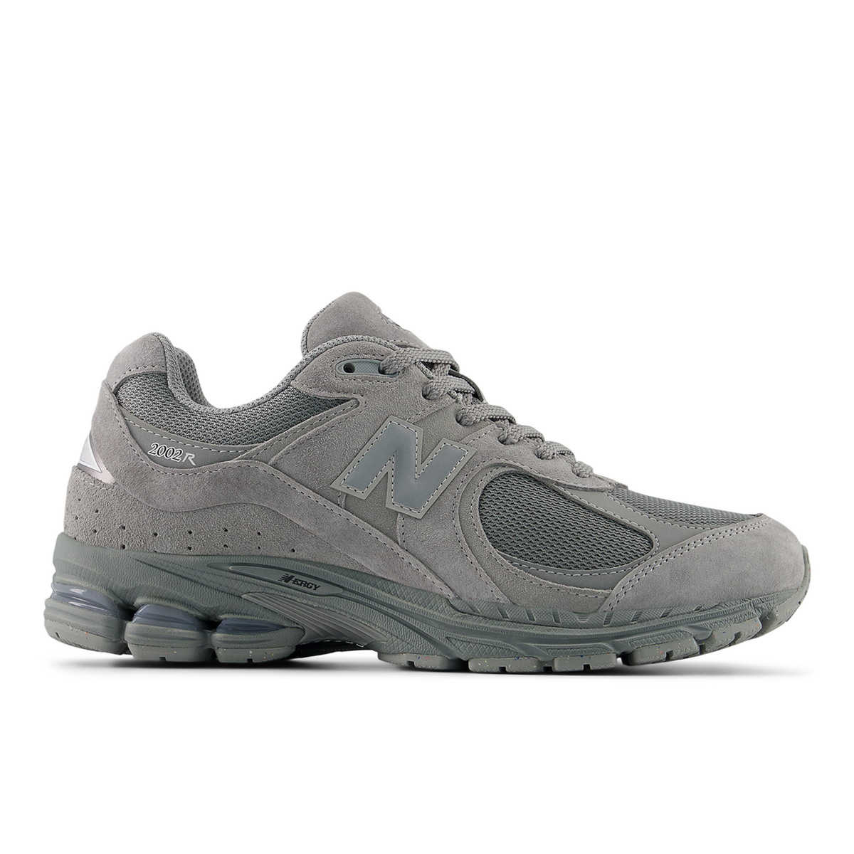 New Balance M 2002R Elevated Essentials Freizeitschuhe in GRAU