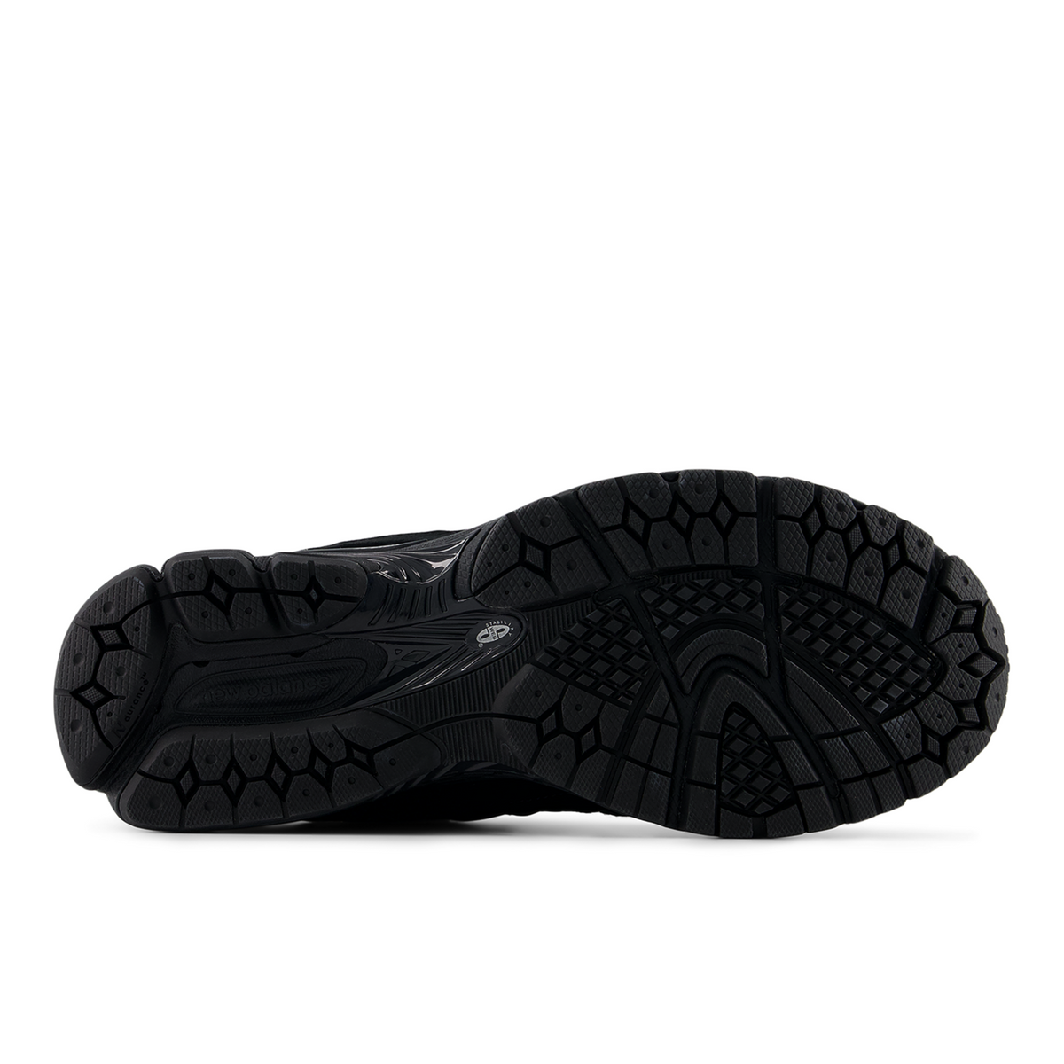New Balance U 2002R Elevated Essentials Freizeitschuhe in SCHWARZ