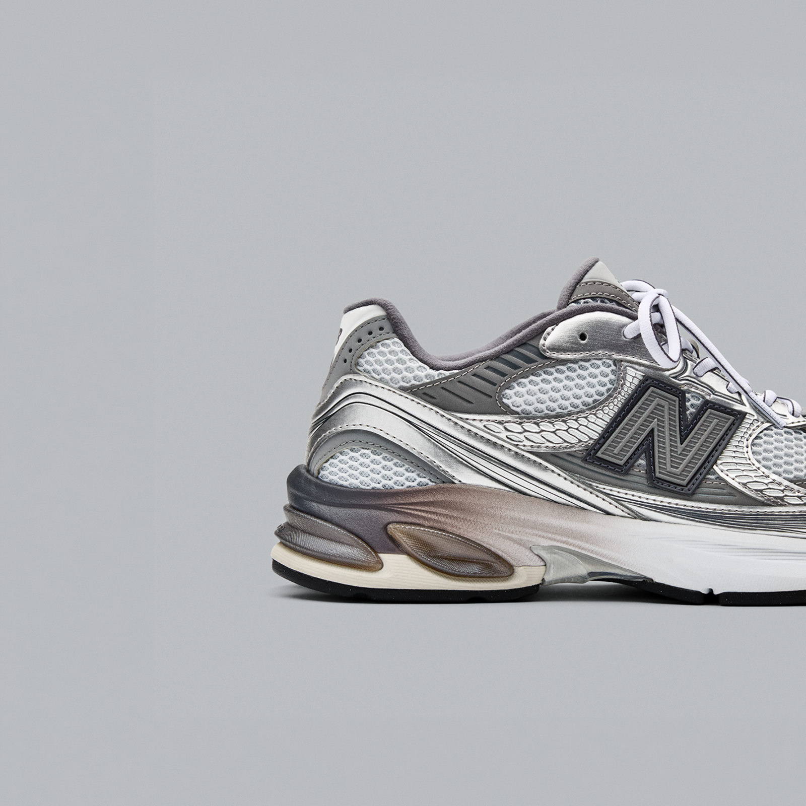 New Balance U 2010 Grey Days in GRAU