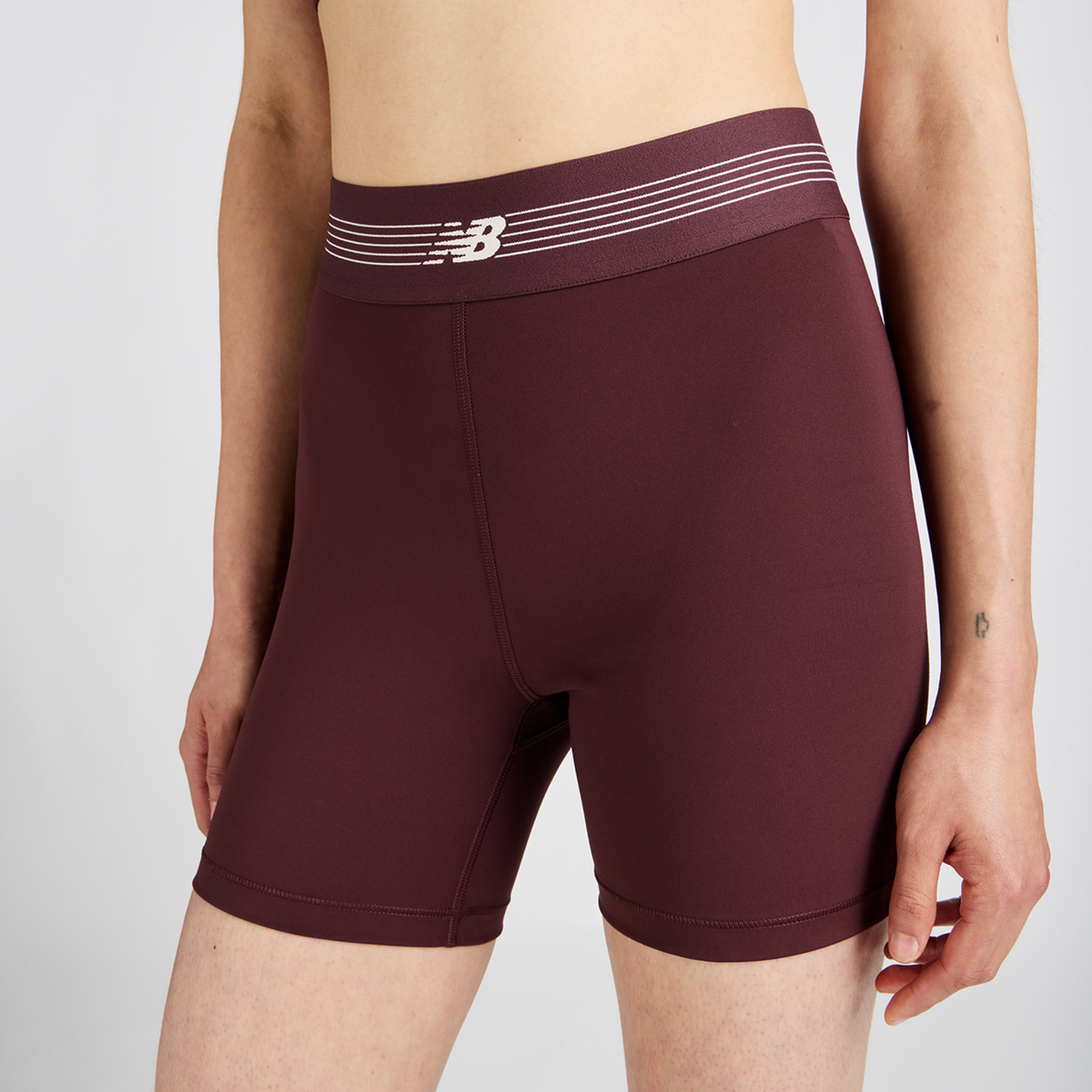 New Balance W AC Fitted Short 5” in ROT