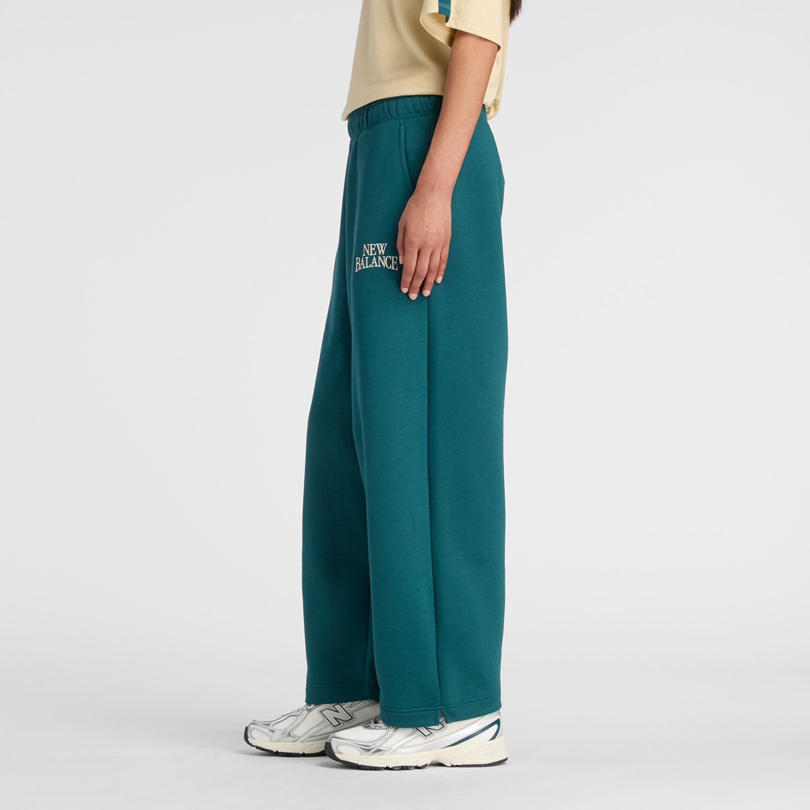 New Balance W Linear Heritage Fleece Barrel Pant in
