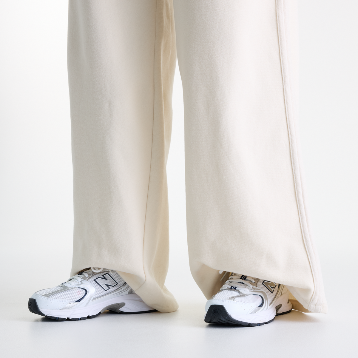 New Balance W Brushed Coastal Fleece Pant in BEIGE